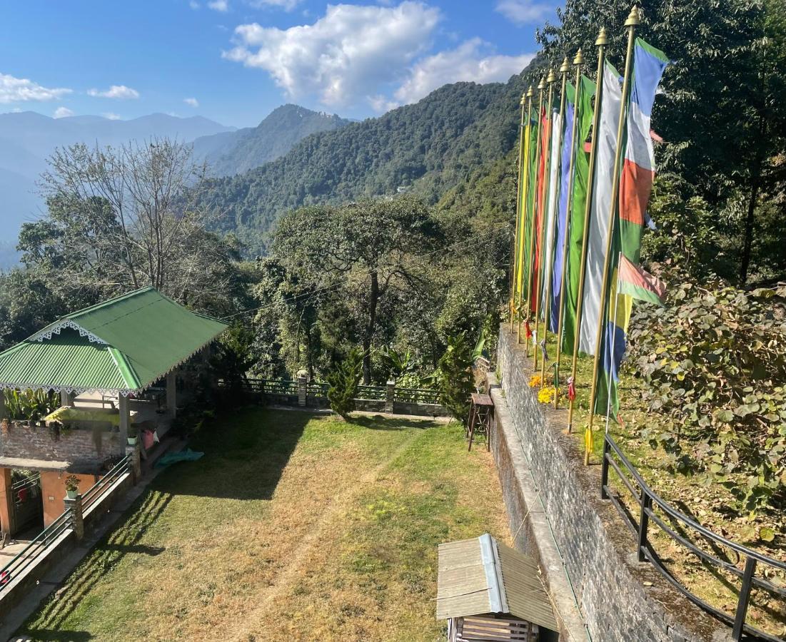 Martam Farmhouse Pelling Exterior photo