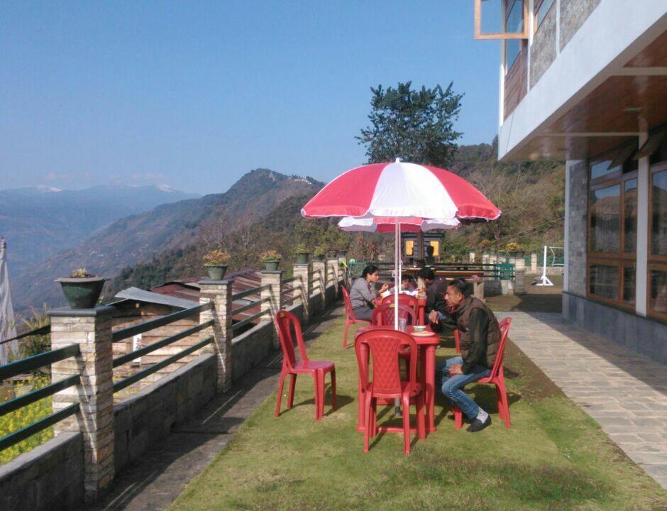 Martam Farmhouse Pelling Exterior photo